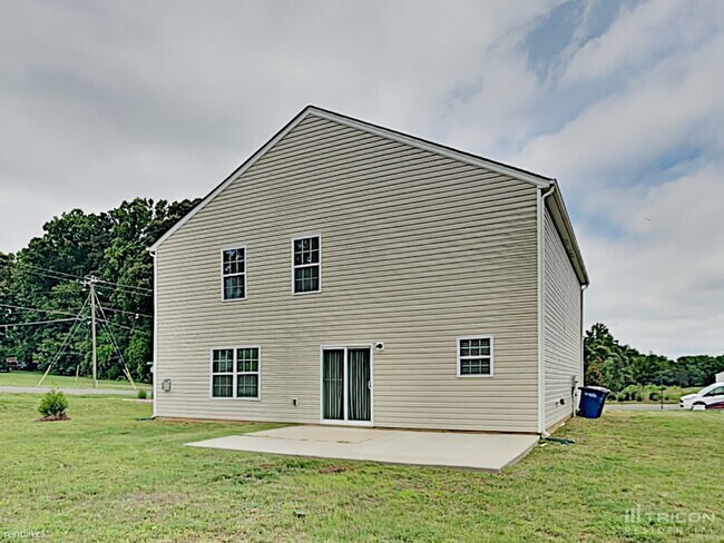 Building Photo - 104 Shadow Woods Rd
