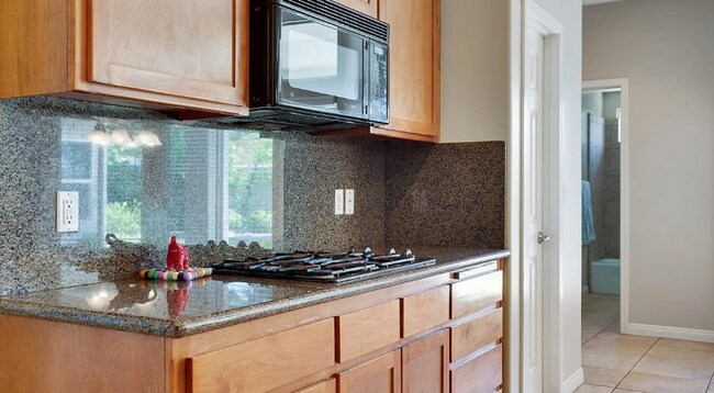 Building Photo - 5 Bedroom/3 Bath Home with Paid Solar System - $3395 Per month!