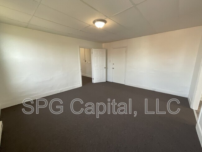 Building Photo - 124 Ann St