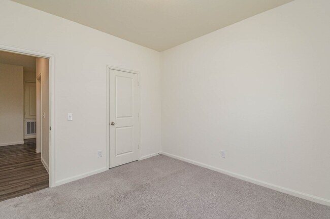Building Photo - 1004 Wild Enclave Ln