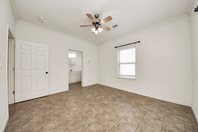 Building Photo - 228 Greenleaf St