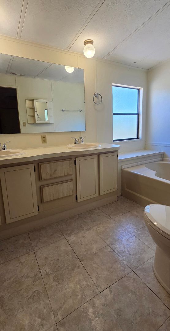 Building Photo - 3 Bedroom/3 Bath home in Archer FL