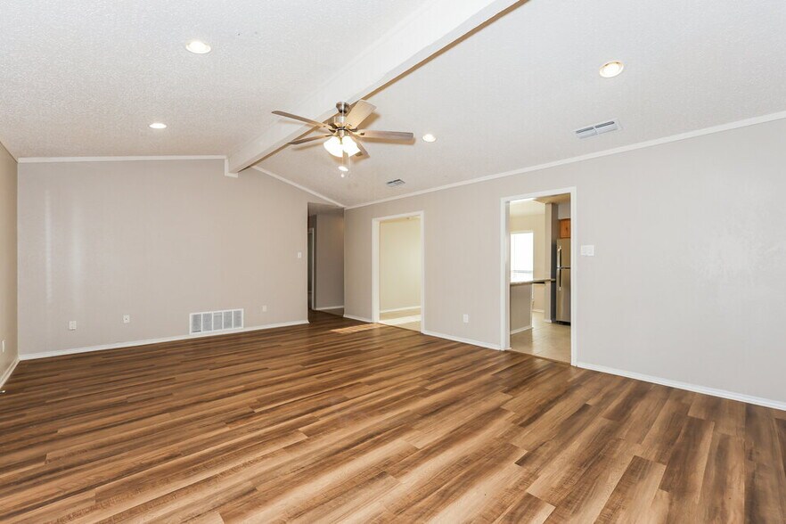Building Photo - 806 Cherlyne Dr