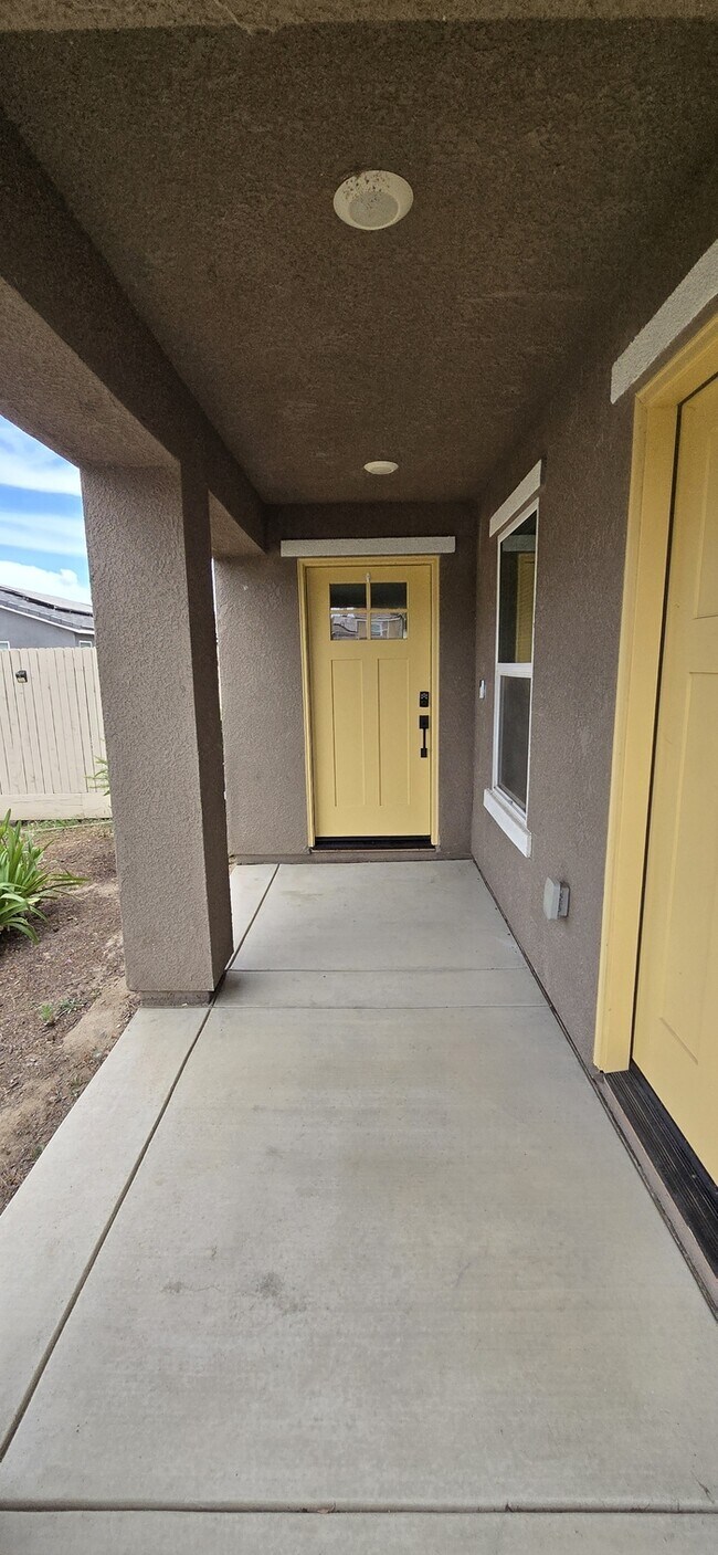 Building Photo - Atwater 5 Bedroom 3.5 Bathroom Home