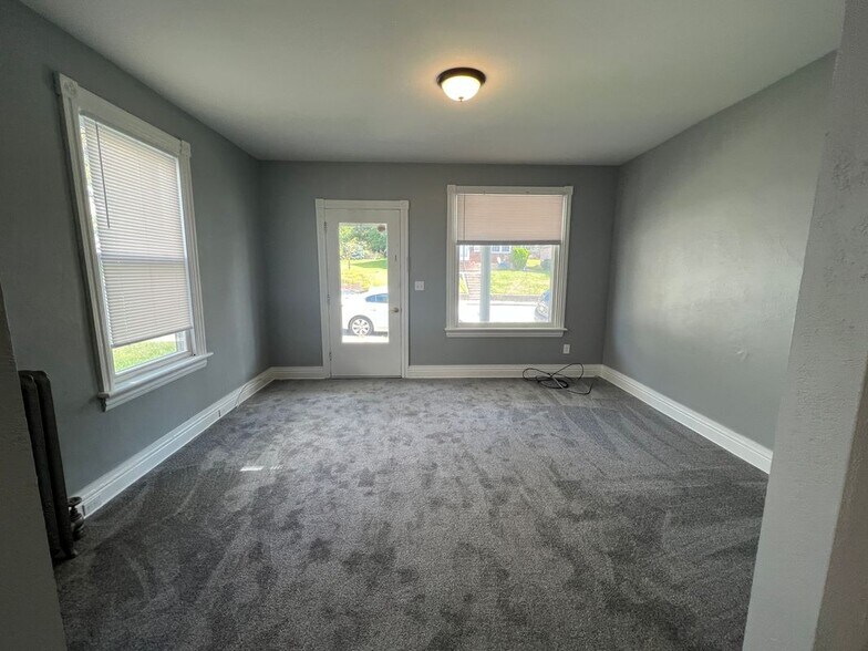 Building Photo - 134 N Walnut St