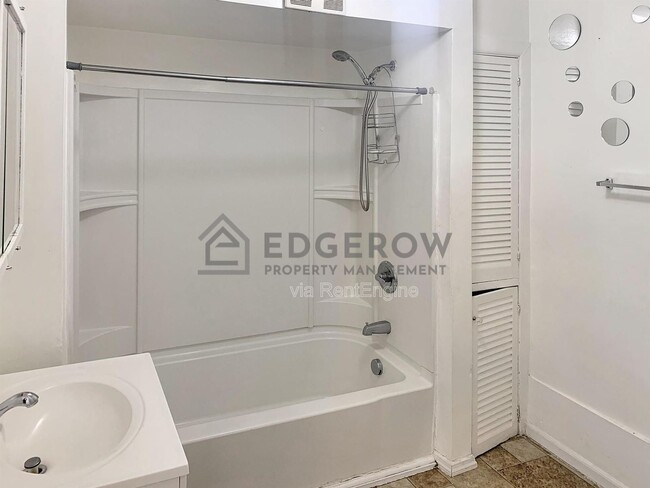 Building Photo - 731 Turner Ave NW