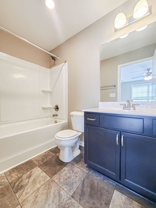 Building Photo - Two Bedroom with Garage on Exit 11!