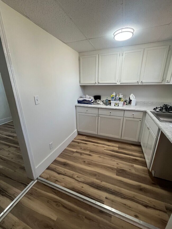 Building Photo - 1813 West Dr