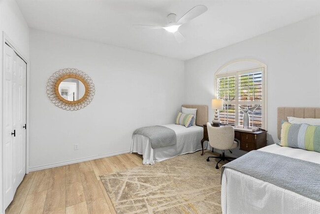 Building Photo - 113 Royal Oaks Dr