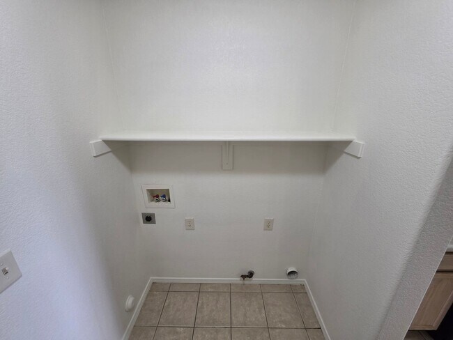 Building Photo - 6452 N Conrad Ln