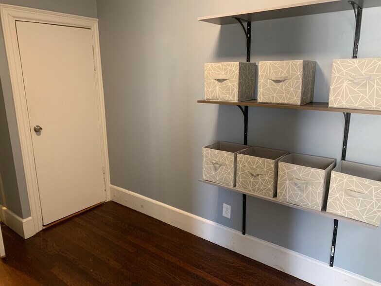 Building Photo - 16 Mayfair St