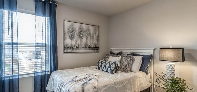 Building Photo - 289 NW Charlestown Ln