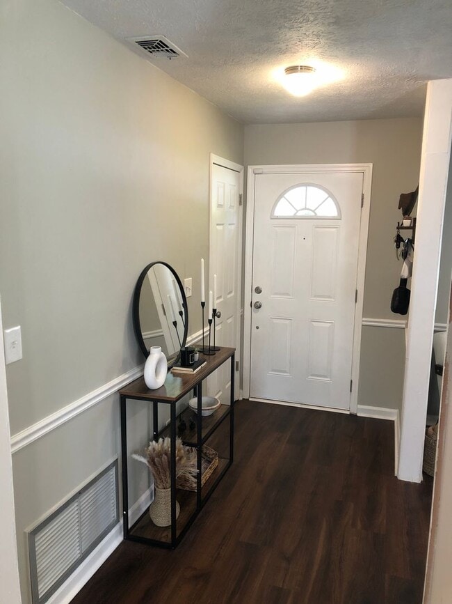 Building Photo - 5438 Brookview Dr