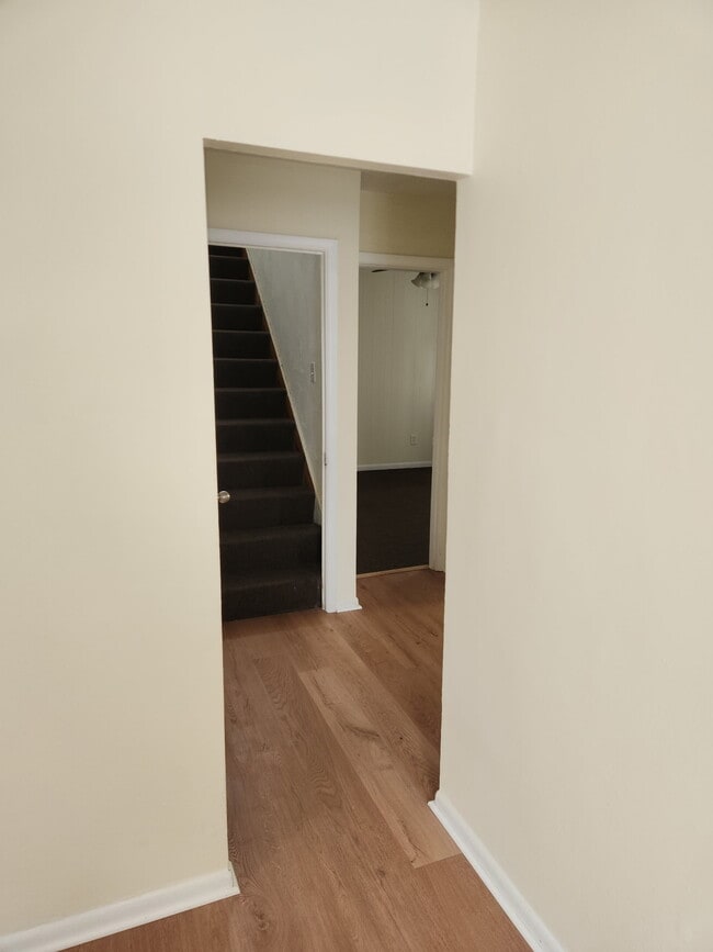 Building Photo - 13601 Beachwood Ave