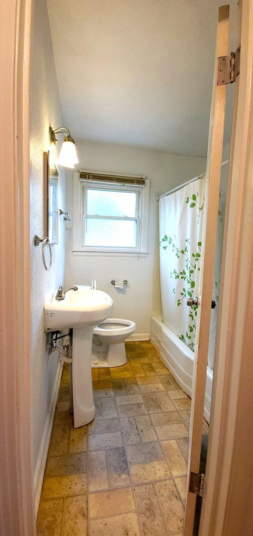 Building Photo - BRICK HOUSE!!! 3-bedroom, 1-bath, Close to...