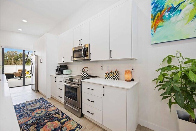 Building Photo - 7520 N Coolidge Ave