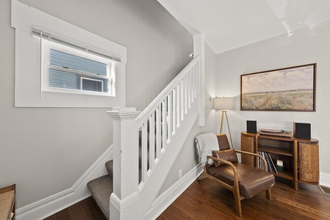 Building Photo - 664 Siebert St