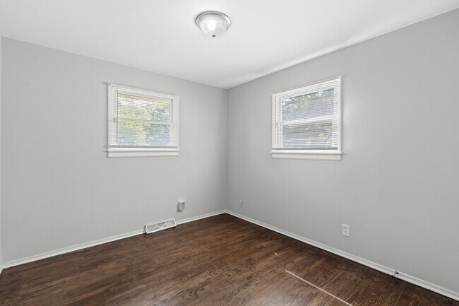 Building Photo - 1517 Lincoln Dr