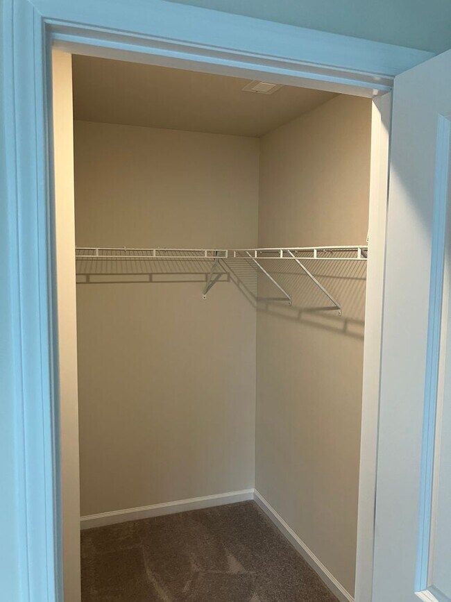 Building Photo - Beautiful Like new 3 bedroom Home in Gambi...