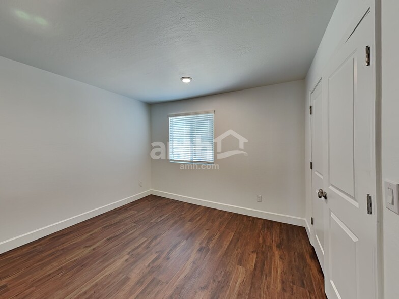 Building Photo - 6615 S 42nd Dr