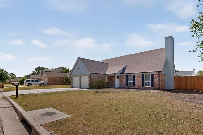 Building Photo - 1600 Crimson Ct