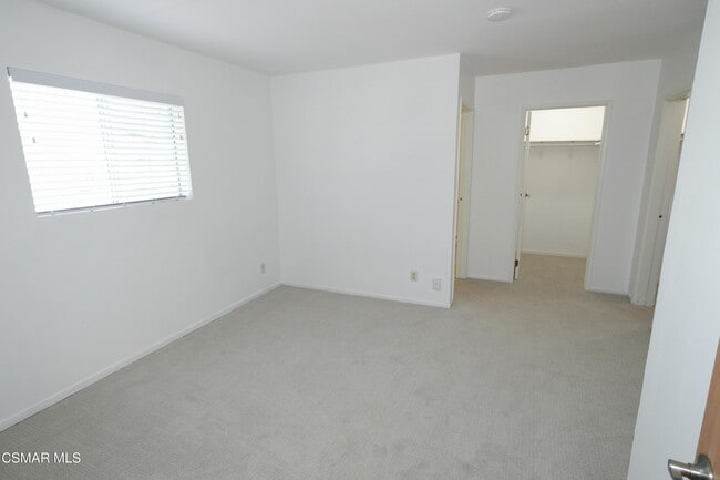 Building Photo - 611 Calle Pensamiento