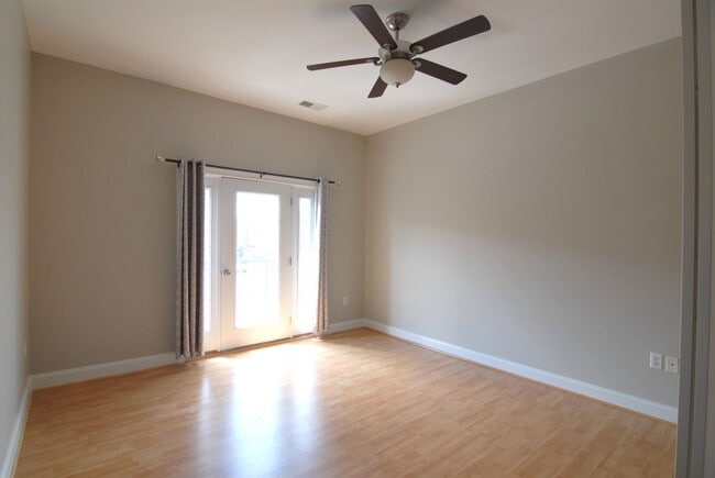 Building Photo - Downtown City Living Spacious 1 bedroom 1 bathroom in the heart of Greensboro