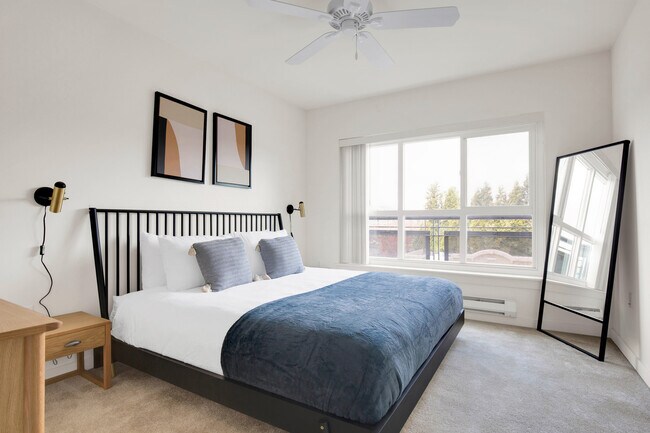 Building Photo - 10410 NE 2nd St