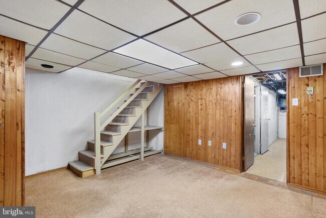 Building Photo - 666 Rively Ave