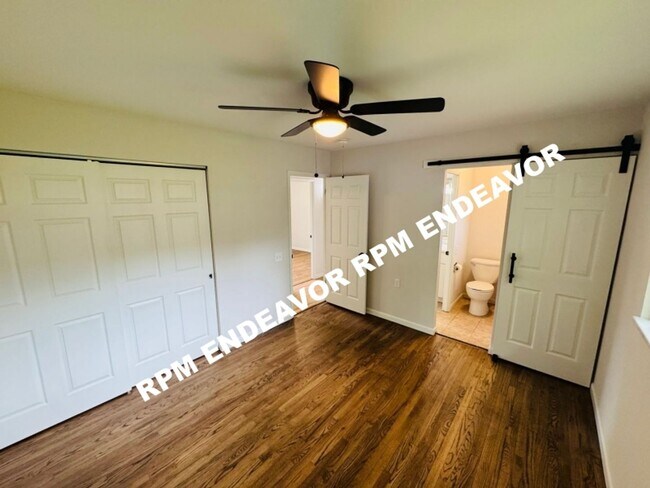 Building Photo - Modern 3-Bed Home in Quiet Neighborhood. F...