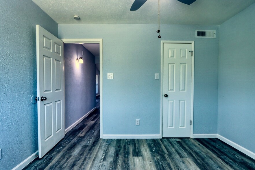 Building Photo - 6028 Dooley Dr