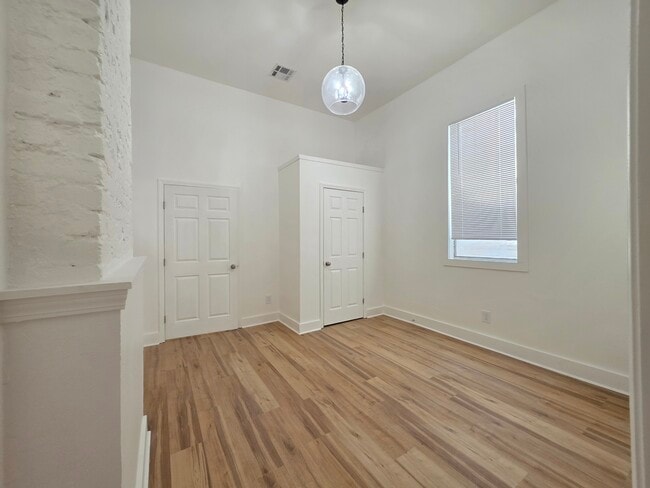 Building Photo - 2624 Palmyra St