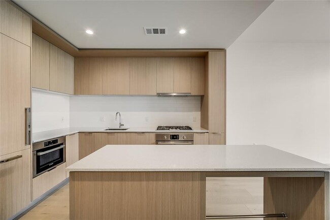 Building Photo - 44 East Ave