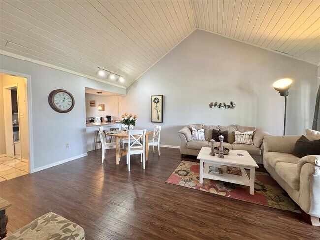 Building Photo - 1106 Villa Ln