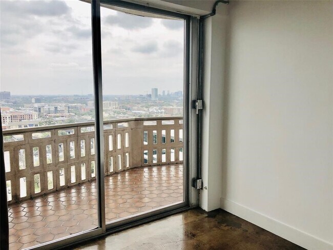 Building Photo - 2016 Main St