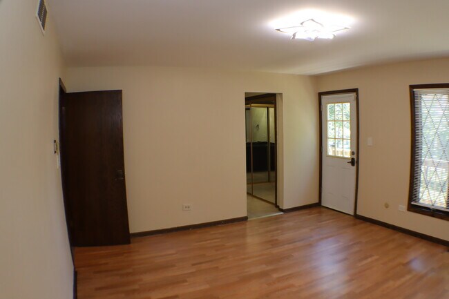 Building Photo - 44 Kingston Dr