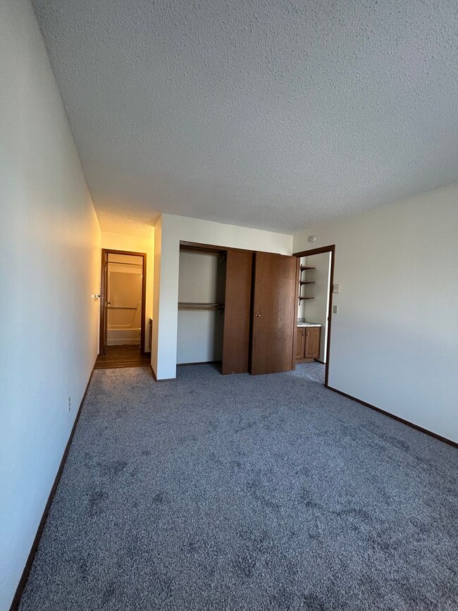 Building Photo - 2 Bed, 2 Bath 4-plex unit in Fargo!