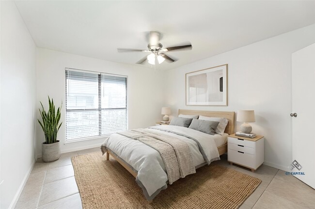 Building Photo - 10051 Westpark Dr