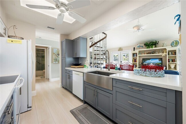 Building Photo - 424 Lagoon Dr