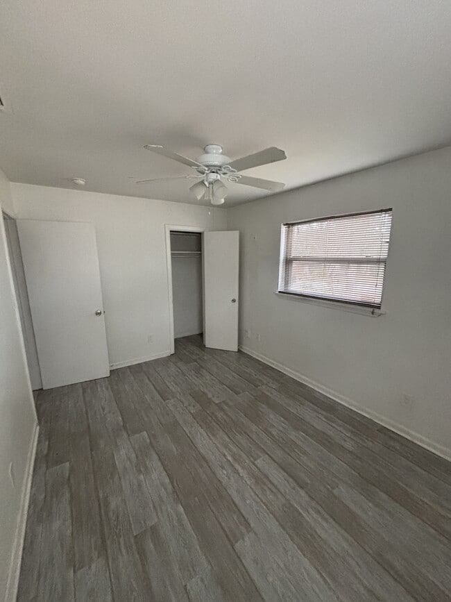 Building Photo - 2409 Almond Dr