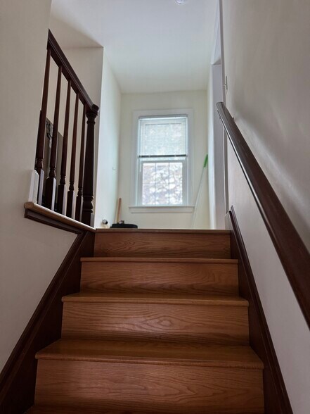 Building Photo - 1009 S Kinney Ave