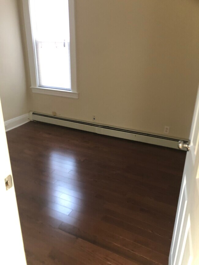 Building Photo - 28 2nd St