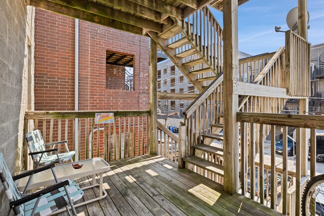 Building Photo - 1522 N Bosworth Ave