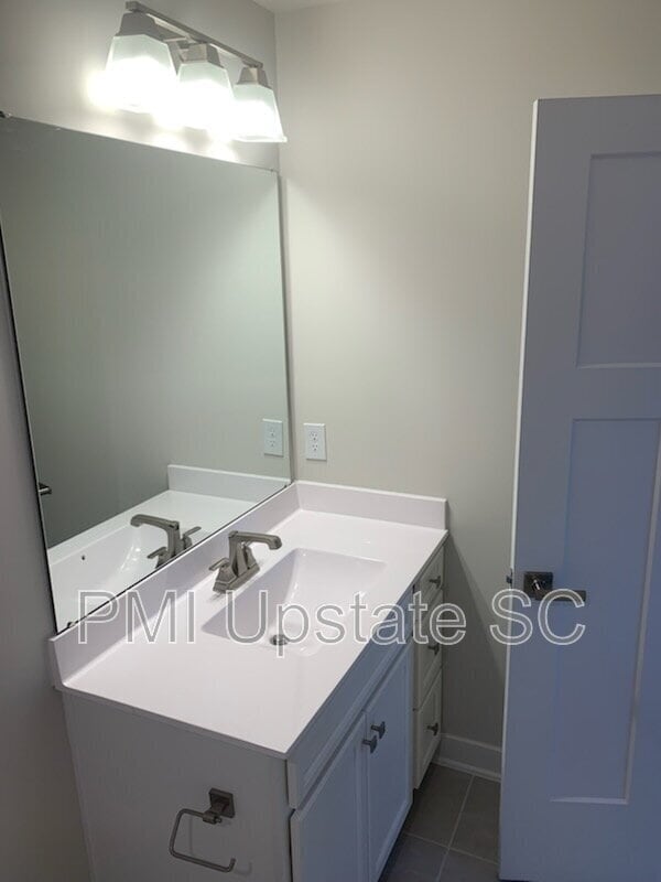 Building Photo - 413 Camarillo Ln