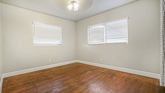 Building Photo - 5518 Riviera Dr