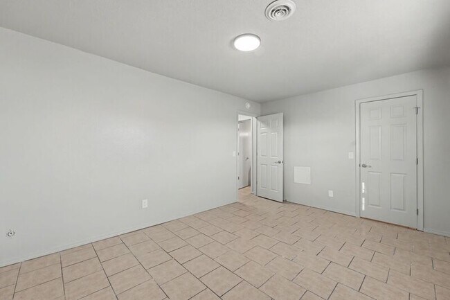 Building Photo - 1241-1247-1247 W Sunset Dr