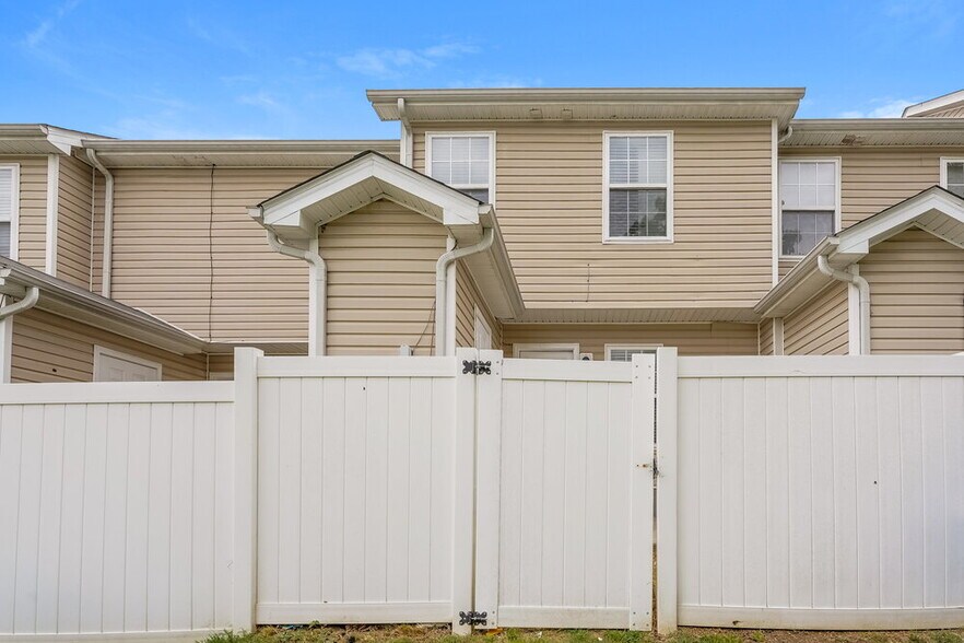 Building Photo - 8022 Logan Dr