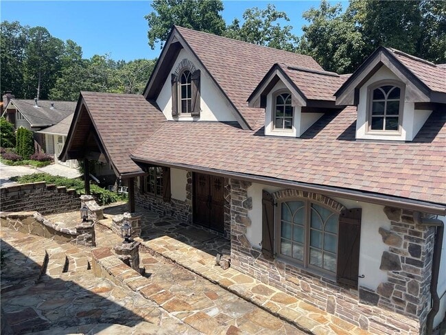 Building Photo - 2115 Kemp Dr