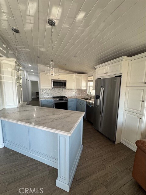 Building Photo - 21851 Newland St