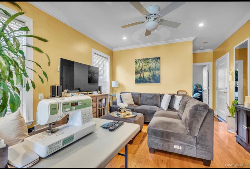 Building Photo - 150 S 6th Ave